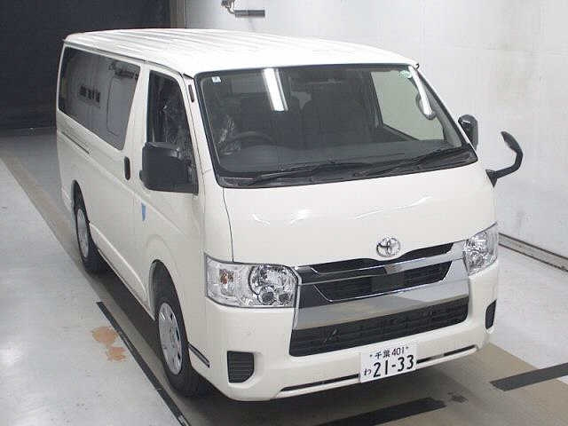 TOYOTA HIACE VAN