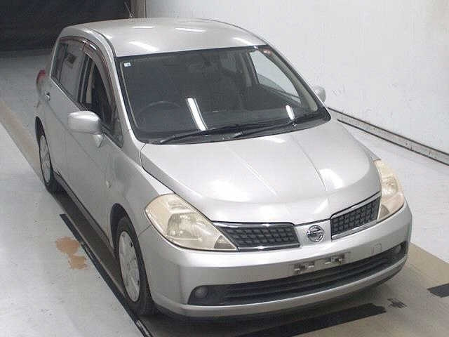 NISSAN TIIDA