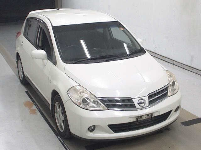 NISSAN TIIDA