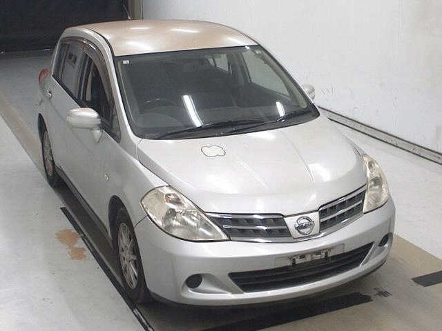 NISSAN TIIDA