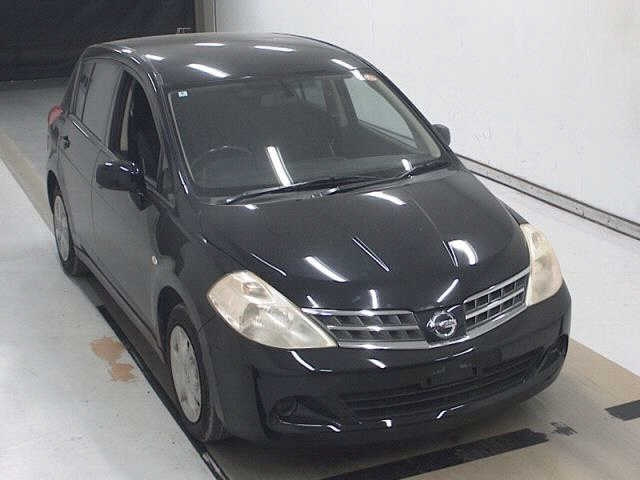 NISSAN TIIDA