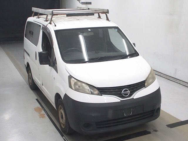 NISSAN NV200