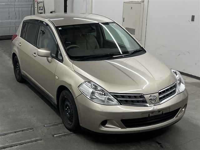 NISSAN TIIDA