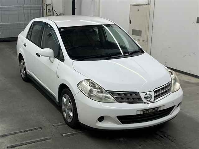 NISSAN TIIDA LATIO
