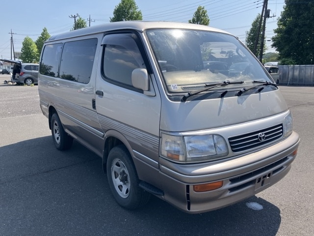 TOYOTA HIACE