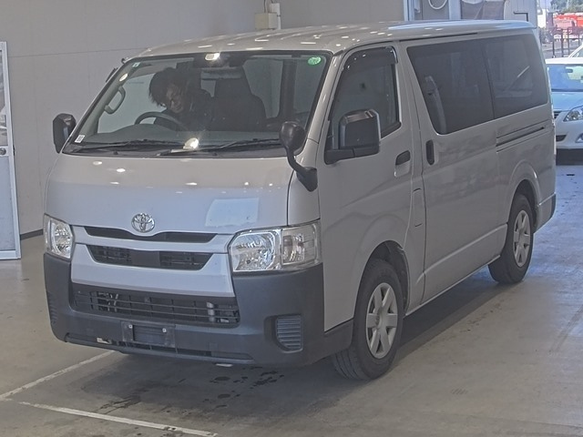 TOYOTA HIACE VAN