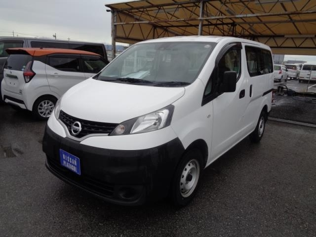 NISSAN NV200