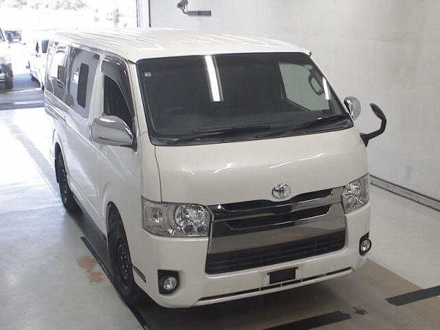 TOYOTA HIACE VAN
