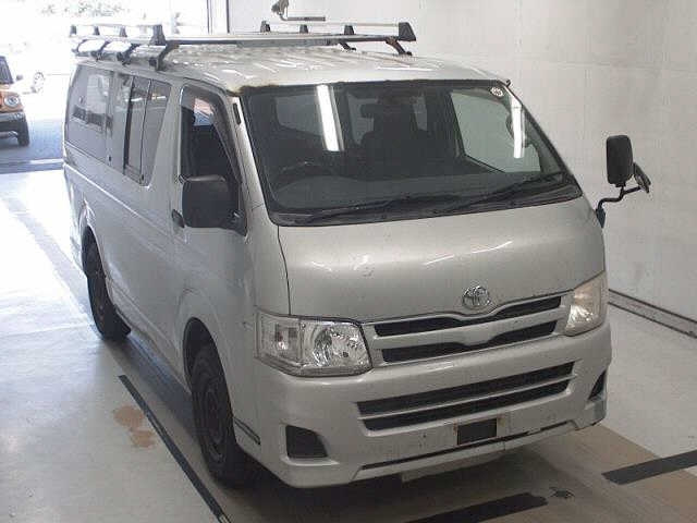 TOYOTA HIACE VAN