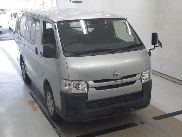 TOYOTA HIACE VAN