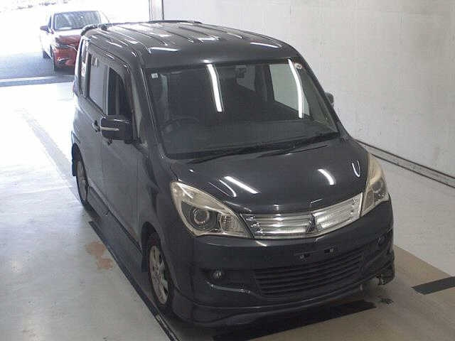 MITSUBISHI DELICA D2