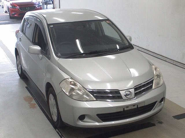 NISSAN TIIDA