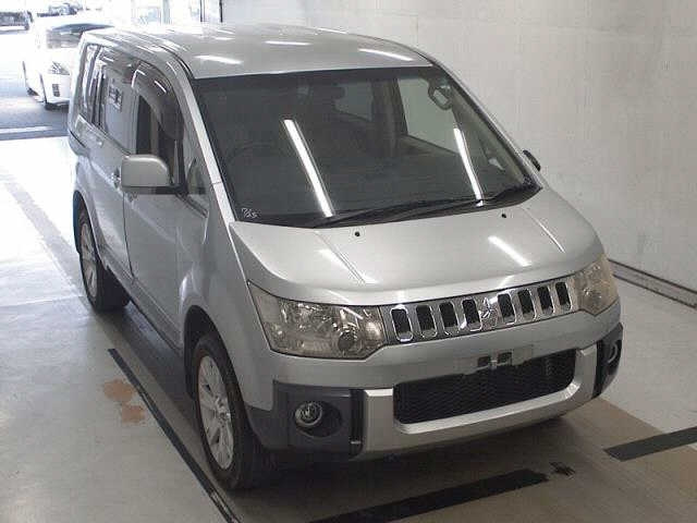 MITSUBISHI DELICA D5