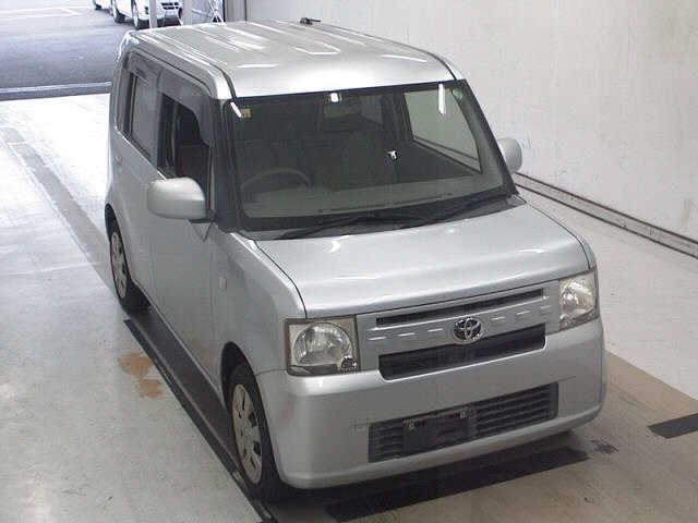TOYOTA PIXIS SPACE