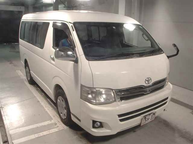 TOYOTA HIACE