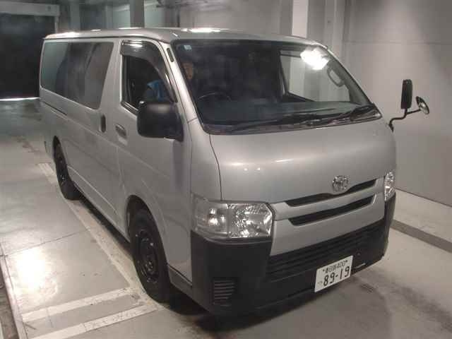 TOYOTA HIACE VAN