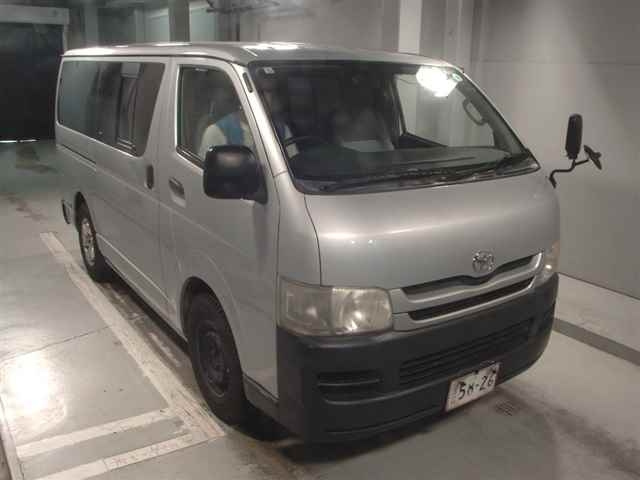 TOYOTA HIACE VAN