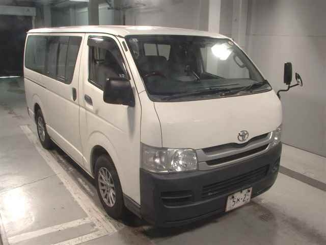 TOYOTA HIACE VAN