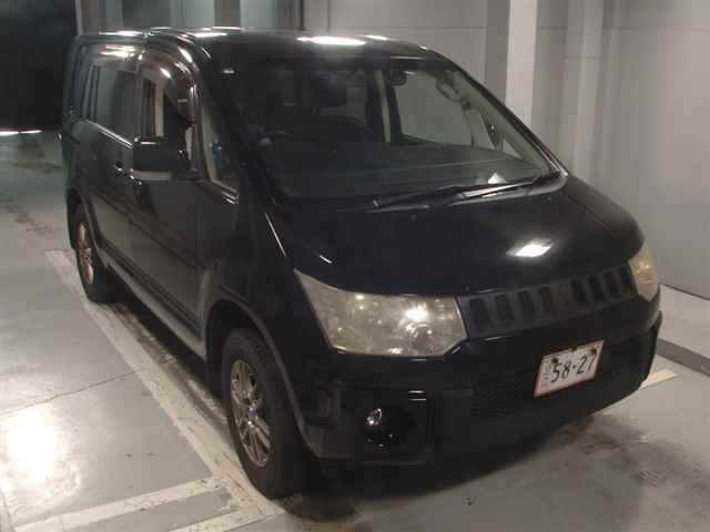 MITSUBISHI DELICA D5