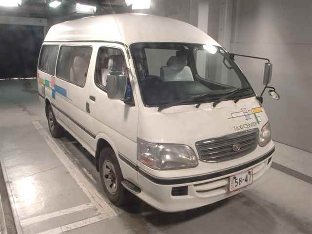 TOYOTA HIACE