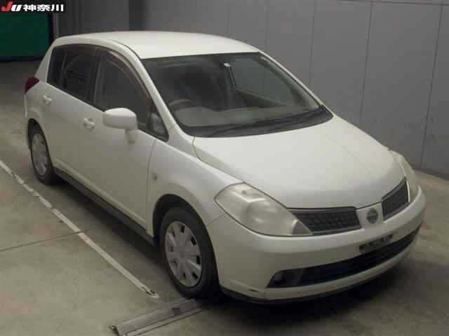 NISSAN TIIDA