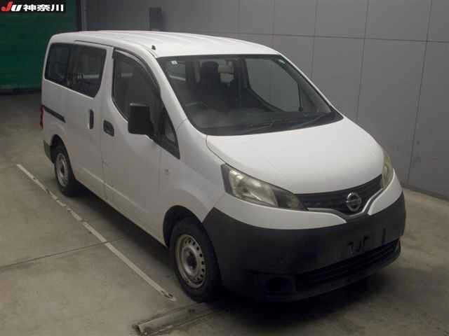NISSAN NV200
