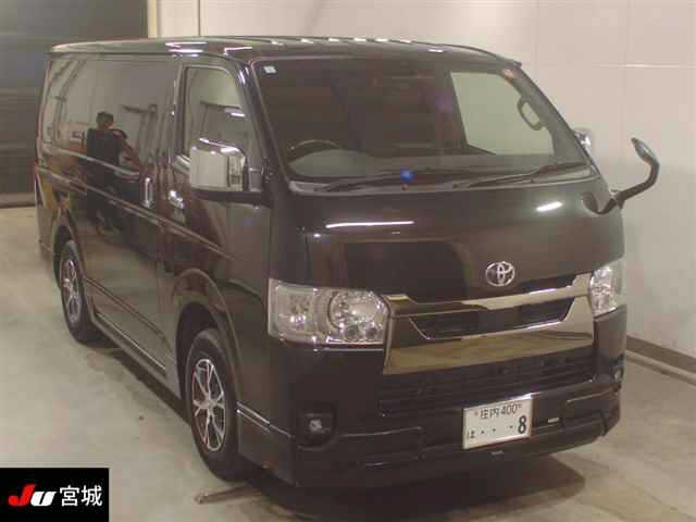 TOYOTA HIACE VAN