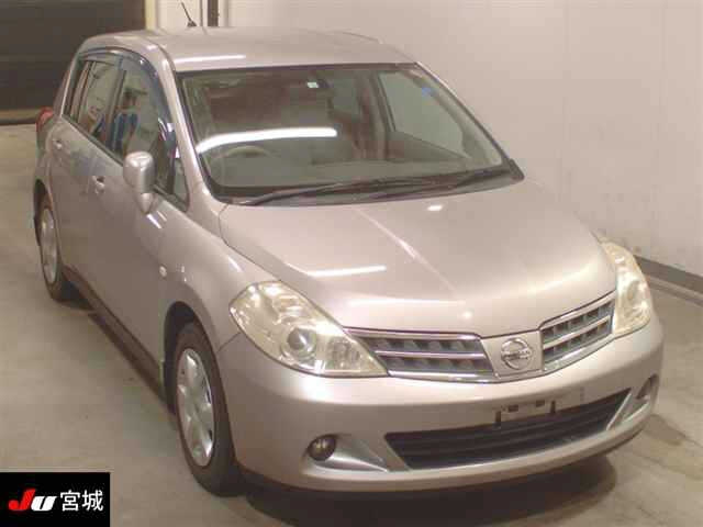 NISSAN TIIDA