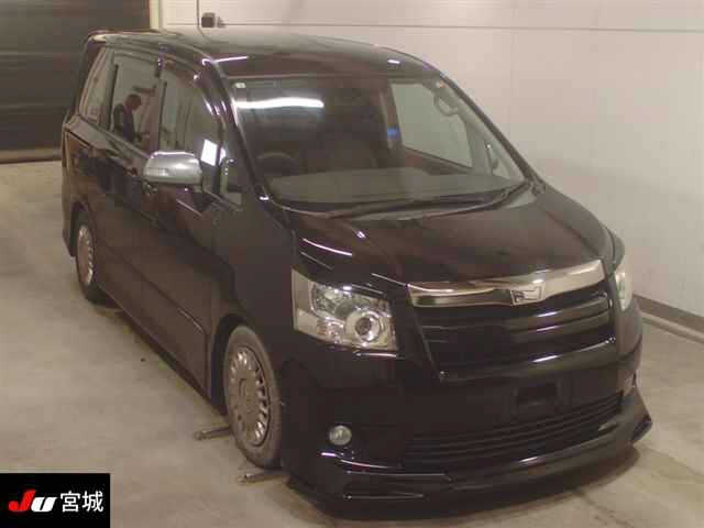 TOYOTA NOAH