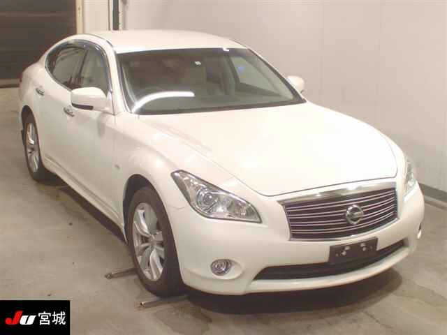 NISSAN FUGA