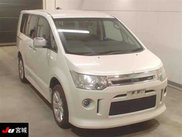 MITSUBISHI DELICA D5