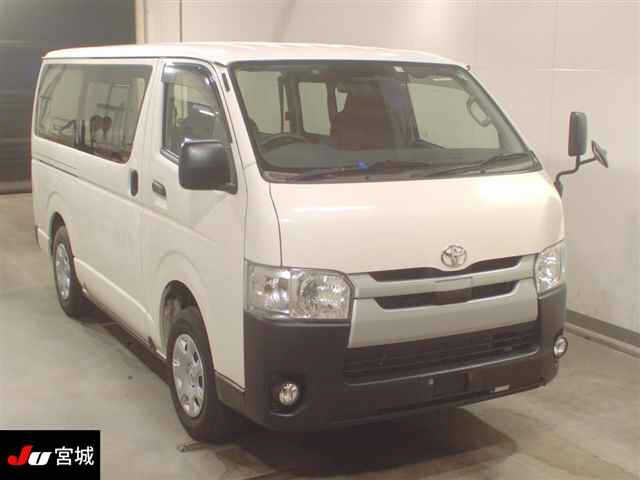 TOYOTA HIACE VAN