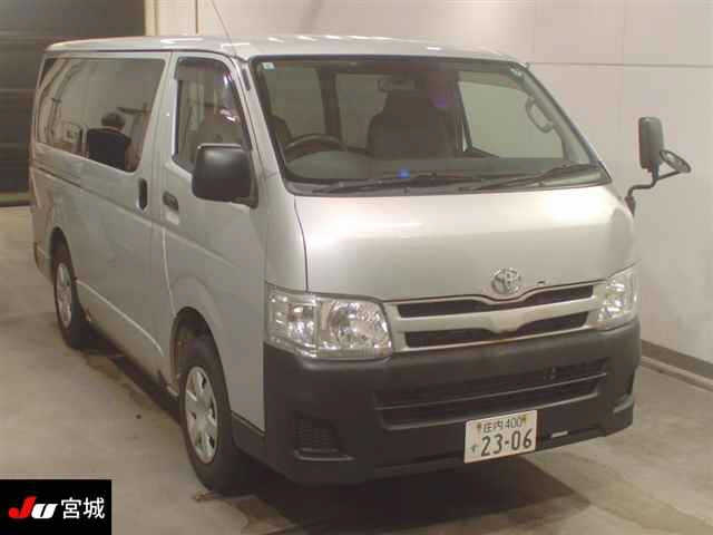 TOYOTA HIACE VAN