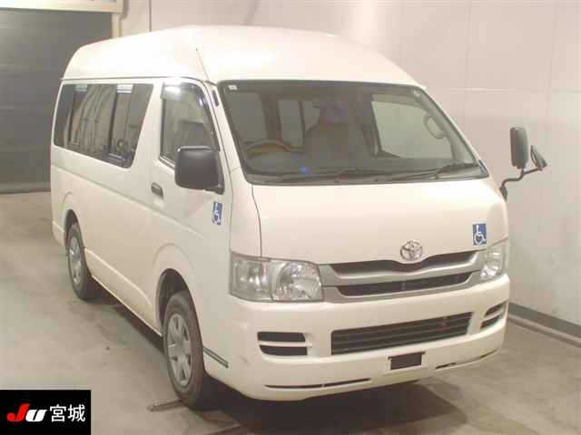 TOYOTA HIACE VAN