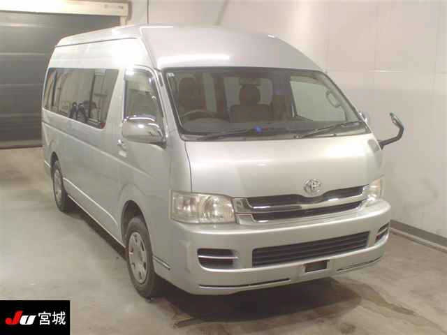 TOYOTA HIACE