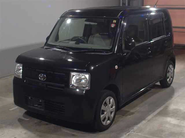 TOYOTA PIXIS SPACE