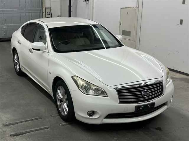 NISSAN FUGA