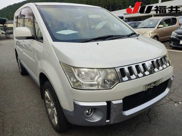 MITSUBISHI DELICA D5
