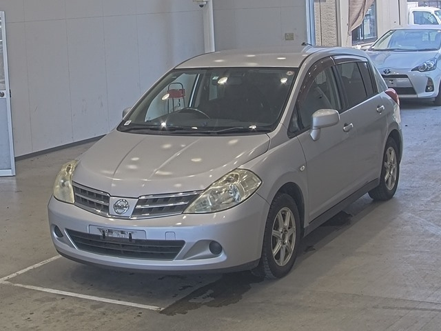 NISSAN TIIDA