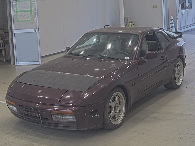 PORSCHE 944