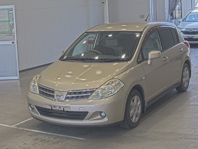 NISSAN TIIDA