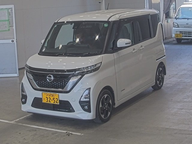 NISSAN ROOX