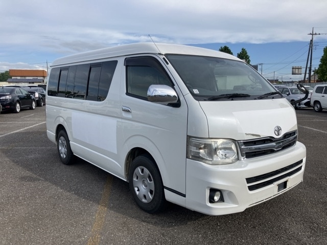 TOYOTA HIACE
