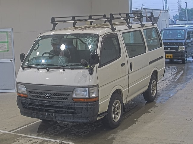 TOYOTA HIACE VAN