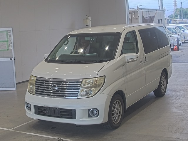 NISSAN ELGRAND