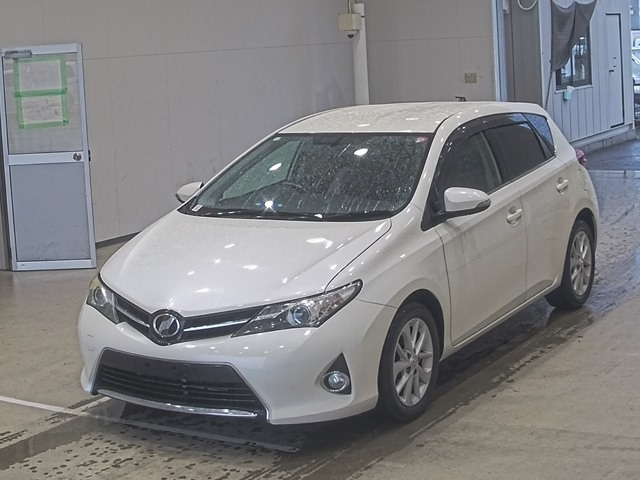 TOYOTA AURIS
