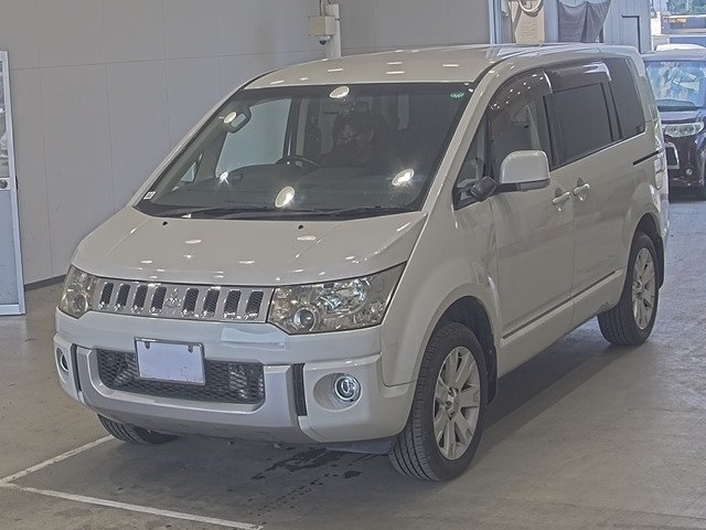 MITSUBISHI DELICA D5