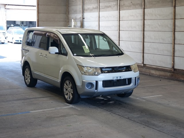 MITSUBISHI DELICA D5