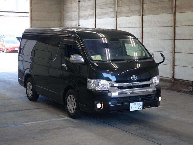 TOYOTA HIACE