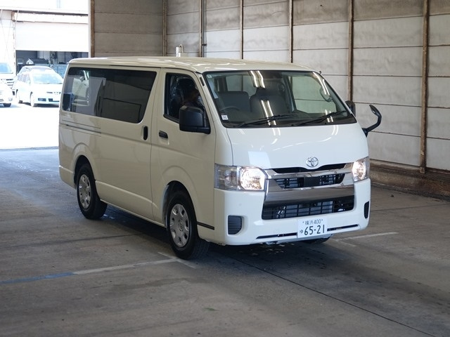 TOYOTA HIACE VAN